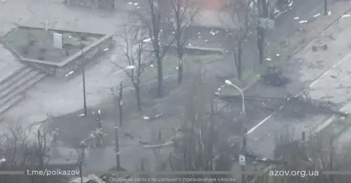 Il contrattacco del battaglione Azov ai russi: le immagini dal drone