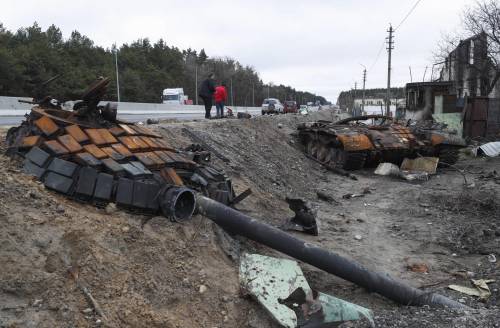 Armi all'Ucraina: Stormer da BoJo. Da Washington obici, tank e radar