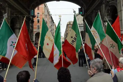 "Attacco fascista". Ma lo sfregio è dello straniero: la figuraccia dell'Anpi