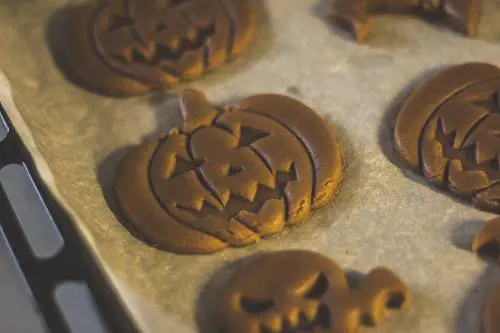 I dolci di Halloween? Non tradizionali. Il Comune deve risarcire la spesa
