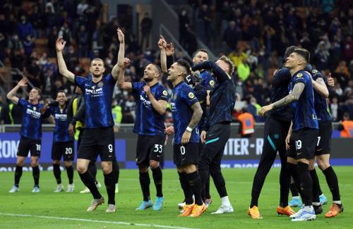 Bufera social sull'arbitro di Inter-Roma: "È milanese, pazzesco..."