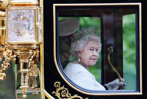 I 96 anni della regina Elisabetta: una vita leggendaria