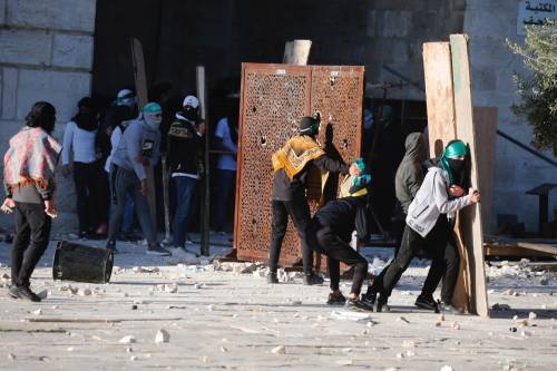Nuovi scontri sulla Spianata delle moschee. Hamas: "Siamo all'inizio"