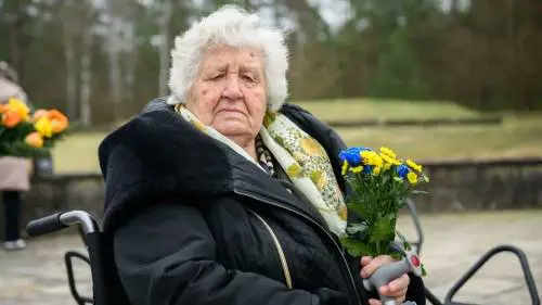 "Sopravviverò anche a questo str…": l'affondo della reduce di Auschwitz contro lo Zar