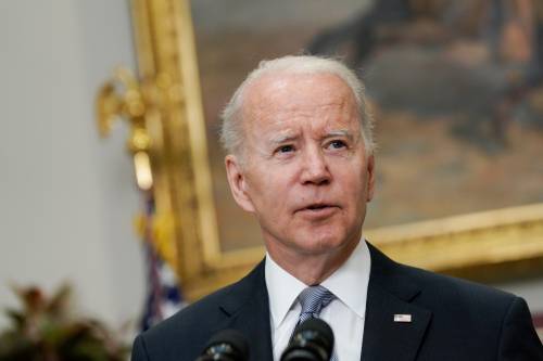 La promessa di Biden a Putin "Non vincerà mai la guerra". Gli Usa inviano il super drone