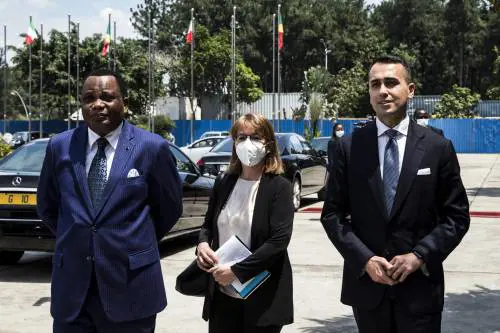 "Basta dipendere da un Paese, l'Italia è centrale"