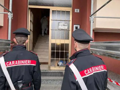 "Ero depresso e mia madre cantava: l'ho uccisa a calci in faccia"