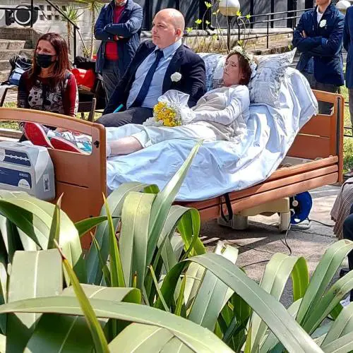 Sposa il suo Andrea e muore. Il dramma di Laura