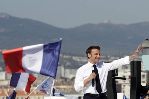 "Ora è lui l'erede di De Gaulle": la svolta post ideologica di Macron