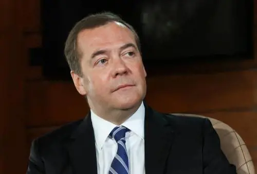 L'anatema di Medvedev: "L'Occidente deve sparire". Di Maio: allontana la pace