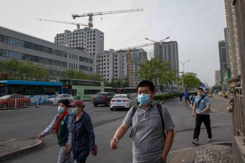 "Virus ignorato per una settimana": Pechino tra incubo lockdown e test di massa