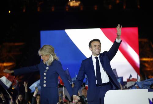 La svolta a destra di Macron: ecco come ha conquistato la rielezione