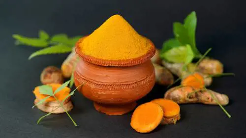 Curcuma: perché fa bene a 60 anni