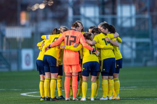 Donne in gol: professioniste! Ma lo erano già più degli uomini