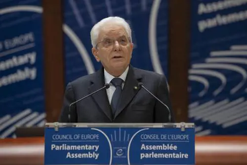 Mattarella severo con il Cremlino. "Basta stalinismo, sanzioni più dure"