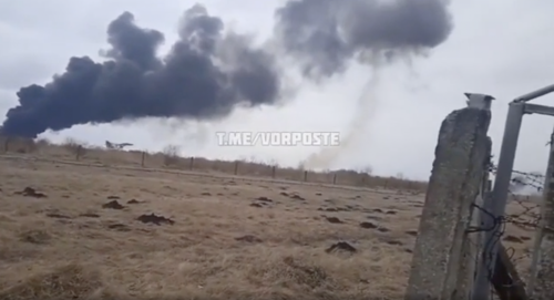 Il decollo, poi l'esplosione: la manovra del caccia ucraino sotto le bombe