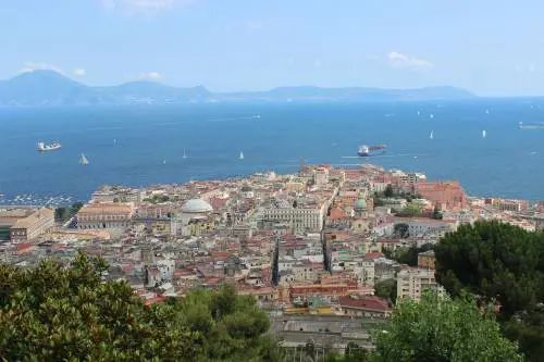 Il rischio più grande all'ombra del Vesuvio: perdere il futuro