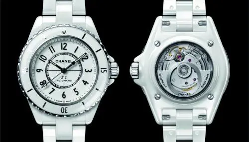 Chanel J12 da 33 mm, calibro 12.2, femminilità al top