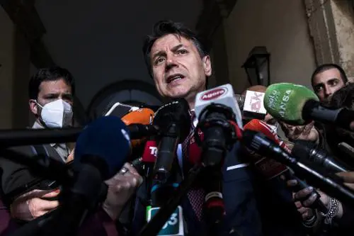 Conte bombarda il premier su Ucraina, bonus e fisco. E trova la sponda di Salvini