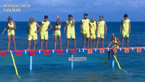 Malore all'Isola dopo la prova: "Ha avuto un mancamento"