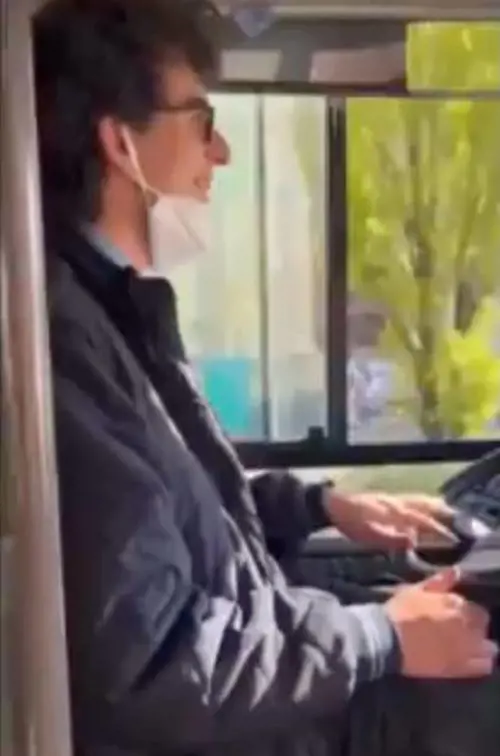 Guida il bus senza la patente, bufera sul papà (manager dell'azienda locale)
