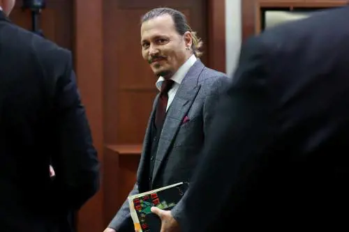 "Diffamato da ex moglie". Il tribunale dà ragione a Johnny Depp