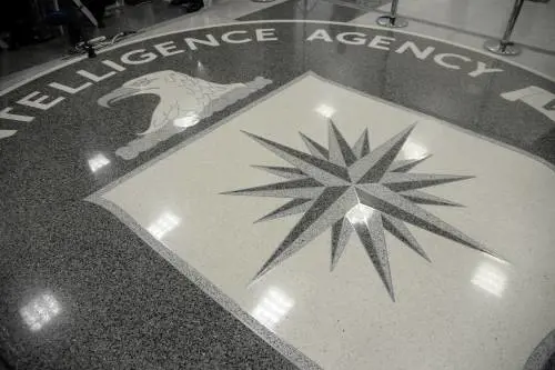 Dollari clandestini, narcos e Cia parallela: storia di un ex 007