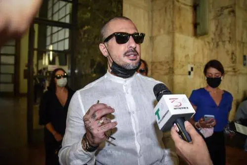 “Ora perizia psichiatrica”. Il giudice dispone nuove verifiche su Fabrizio Corona