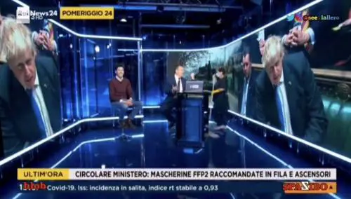 L'addetta alle pulizie irrompe a Rainews24. "Scusi signora, siamo in onda"