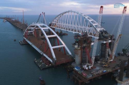 "Abbatteremo il ponte più lungo d'Europa". Sale la tensione tra Ucraina e Russia