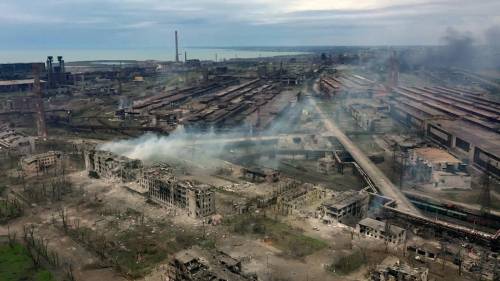 Incendio a Mariupol e raid a Odessa: lo Zar martella il fronte sud