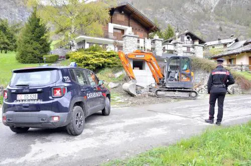 Operaio muore sul lavoro nella casa della Cartabia