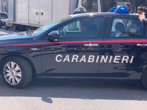 Pietro Ialongo mentre lascia la caserma dei Carabinieri di Latina