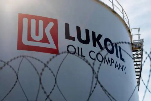 Giallo a Mosca, morto il presidente Lukoil. E adesso il Cremlino arruola le donne