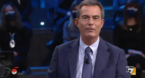 Sorrisini, applausi e "talk boh". Il travet della partigianeria tv