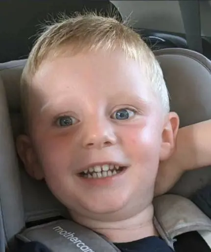 "Voglio salvarlo dai demoni": l'orribile gesto della madre contro il bimbo