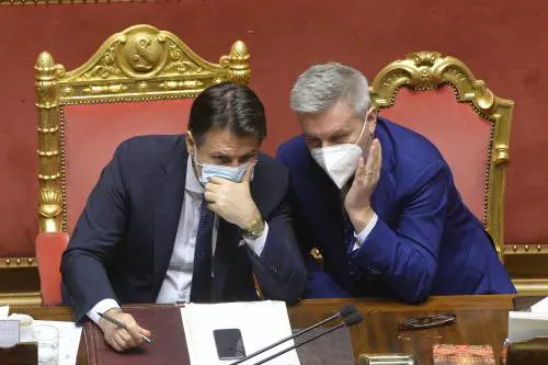 "Armi a Kiev". "Parole preoccupanti": scintille tra Guerini e Conte