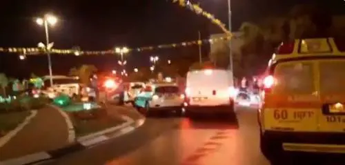Terroristi in azione con ascia e pistola: 3 morti in Israele