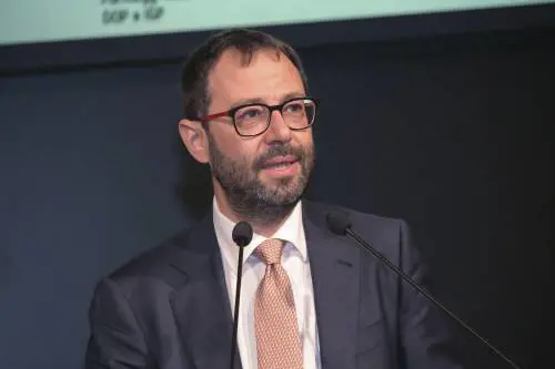 "Ambiguità 5s". Il convegno di Alemanno manda in tilt il campo largo
