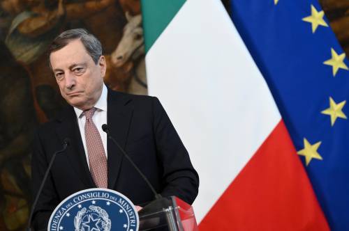 Armi a Kiev, Conte resta solo. Draghi in Aula ma senza voto