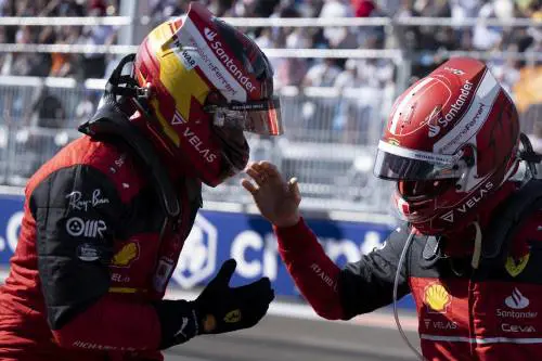 A Miami è spettacolo Ferrari. Leclerc e Sainz in prima fila