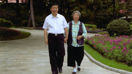 La storia tra Xi Jinping e sua madre