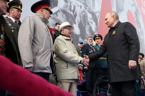 "Dalla Nato minaccia inammissibile ai nostri confini": Putin parla durante le celebrazioni del 9 maggio  