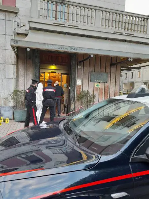 Trovato morto un portiere d'albergo, fermato un 46enne