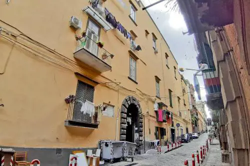 Occupano la casa di un'anziana, ora vogliono ristrutturarla