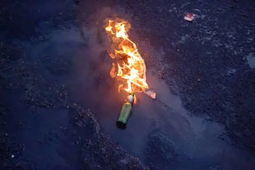 Molotov contro gli uffici di leva. È la rivolta per non combattere in Ucraina