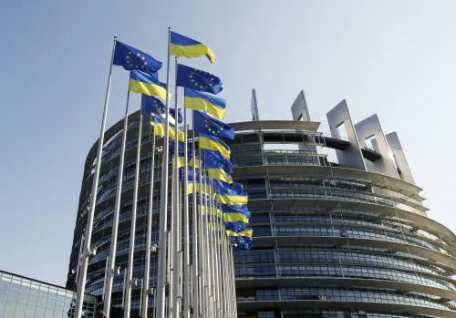 C'è il primo sì in Ue alle case green. L'ombra di una patrimoniale sull'Italia