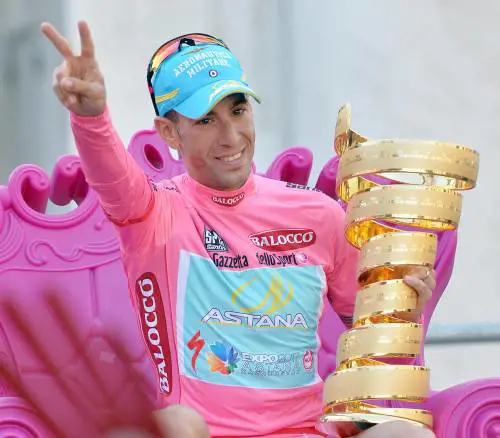 "Giro a misura di Pogacar: sarà un... uno contro tutti"