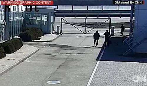 Sparano alle spalle ai civili e brindano: il video choc incastra i russi 