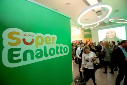 Superenalotto da record. Il jackpot da 371 milioni va a 90 "superfortunati"